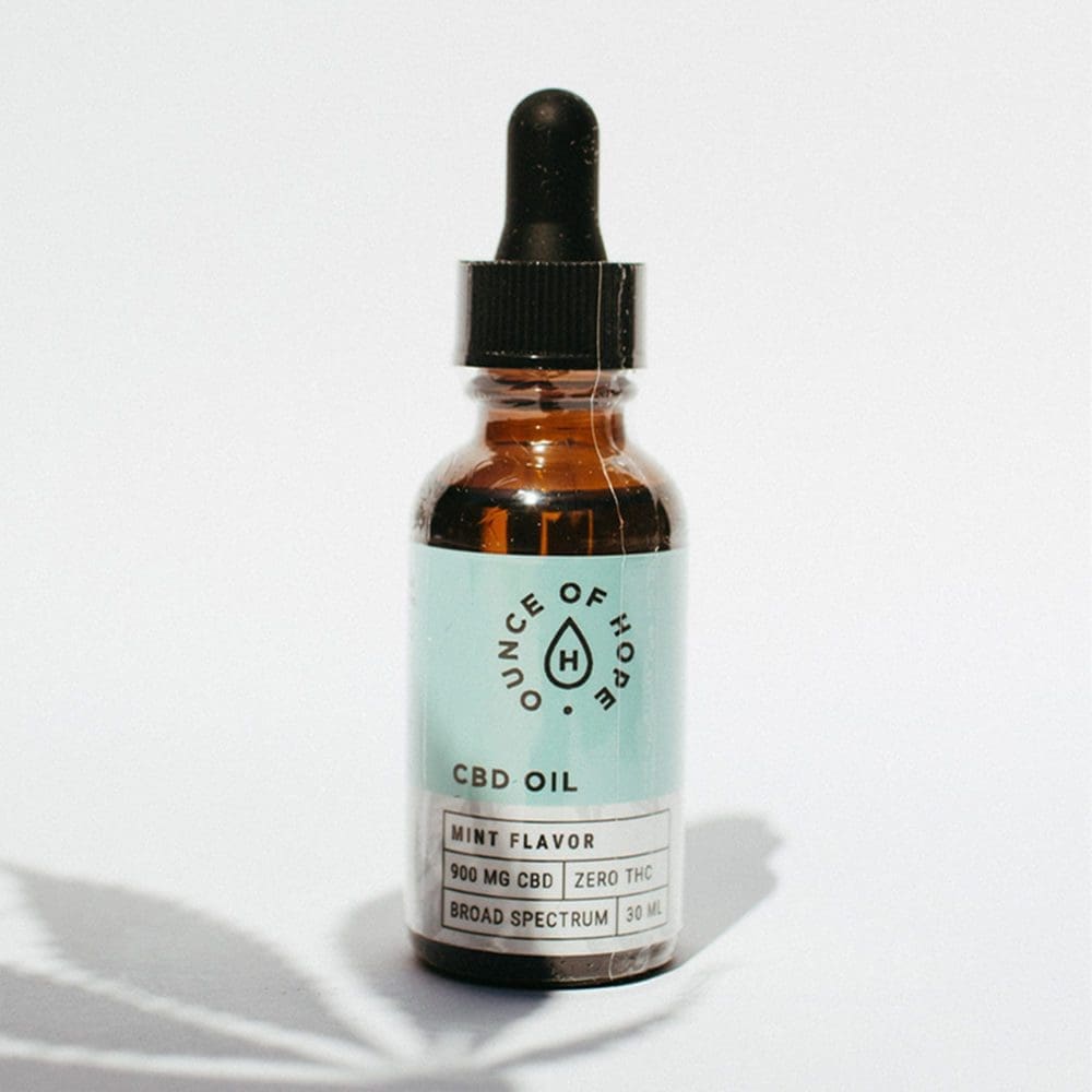 OOH-Mint-BroadSpectrum-900MG-CBD-OIL-standing